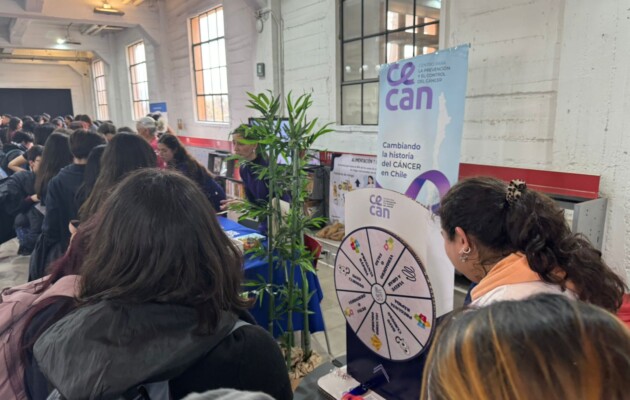 CECAN lleva conocimiento sobre el cáncer a estudiantes en feria “Invierno con Ciencia”