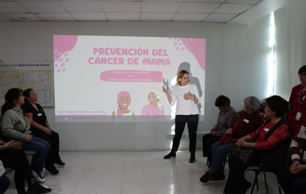 CECAN y CESFAM UC Madre Teresa de Calcuta realizaron primera parte del taller “Monitoras en Prevención de Cáncer de Mama” en Puente Alto